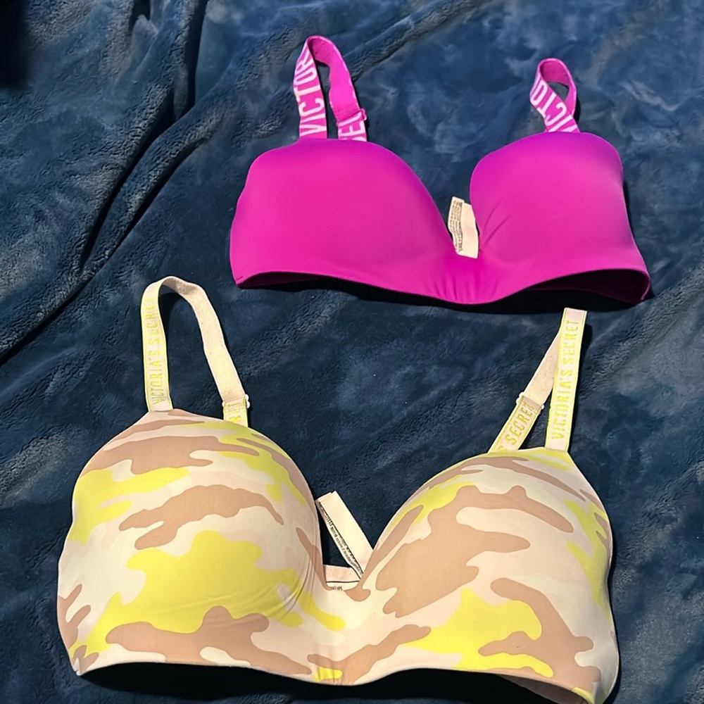 2 VICTORIA SECRET TSHIRT BRAS 36D